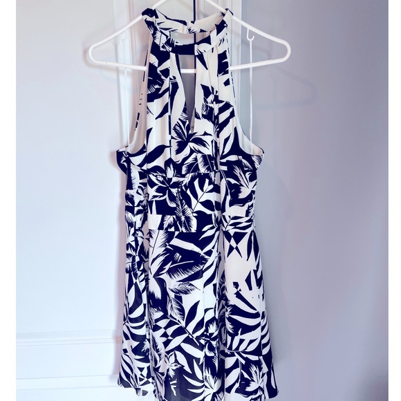 Express Dresses & Skirts - Express Halter Dress w/Keyhole - Size 14